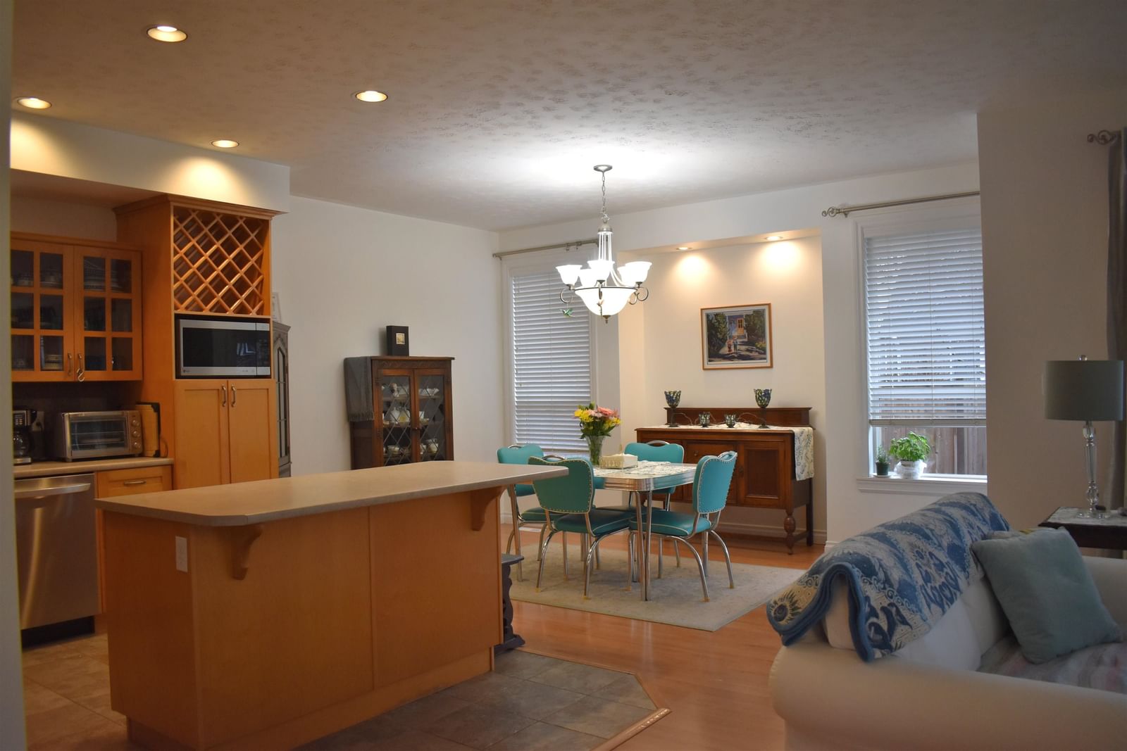 Listing Image 11