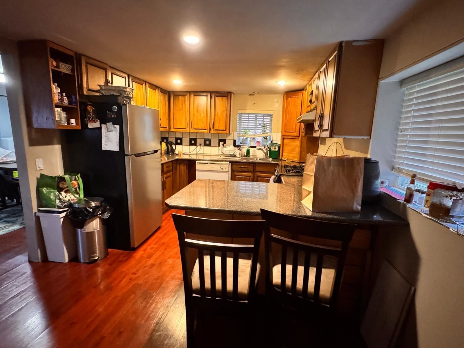 Listing Image 6