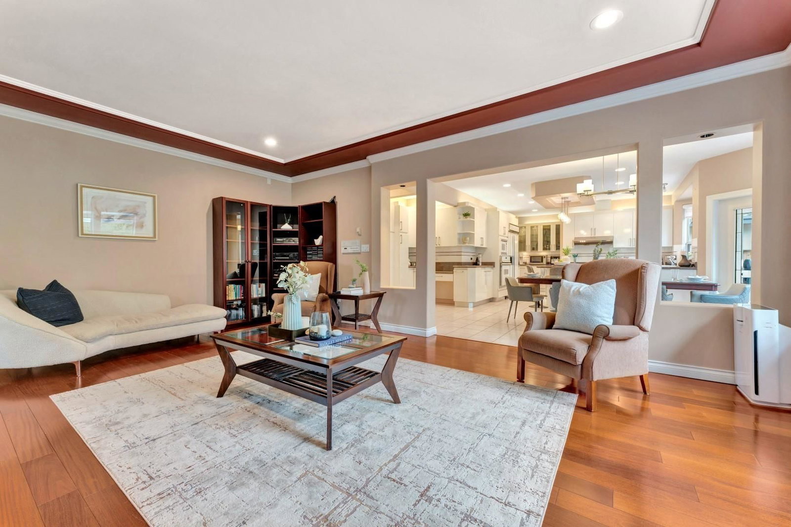 Listing Image 11