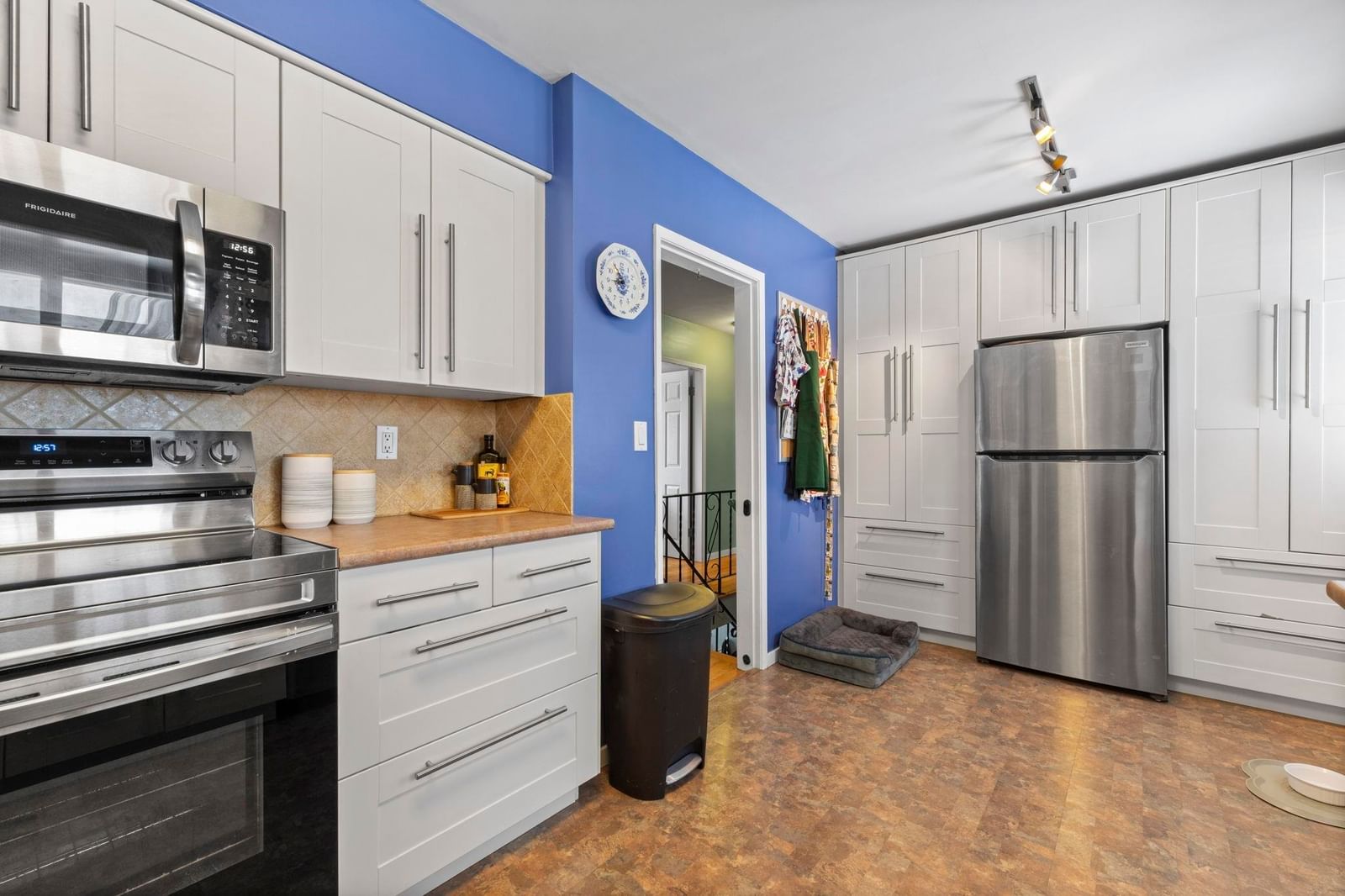 Listing Image 9