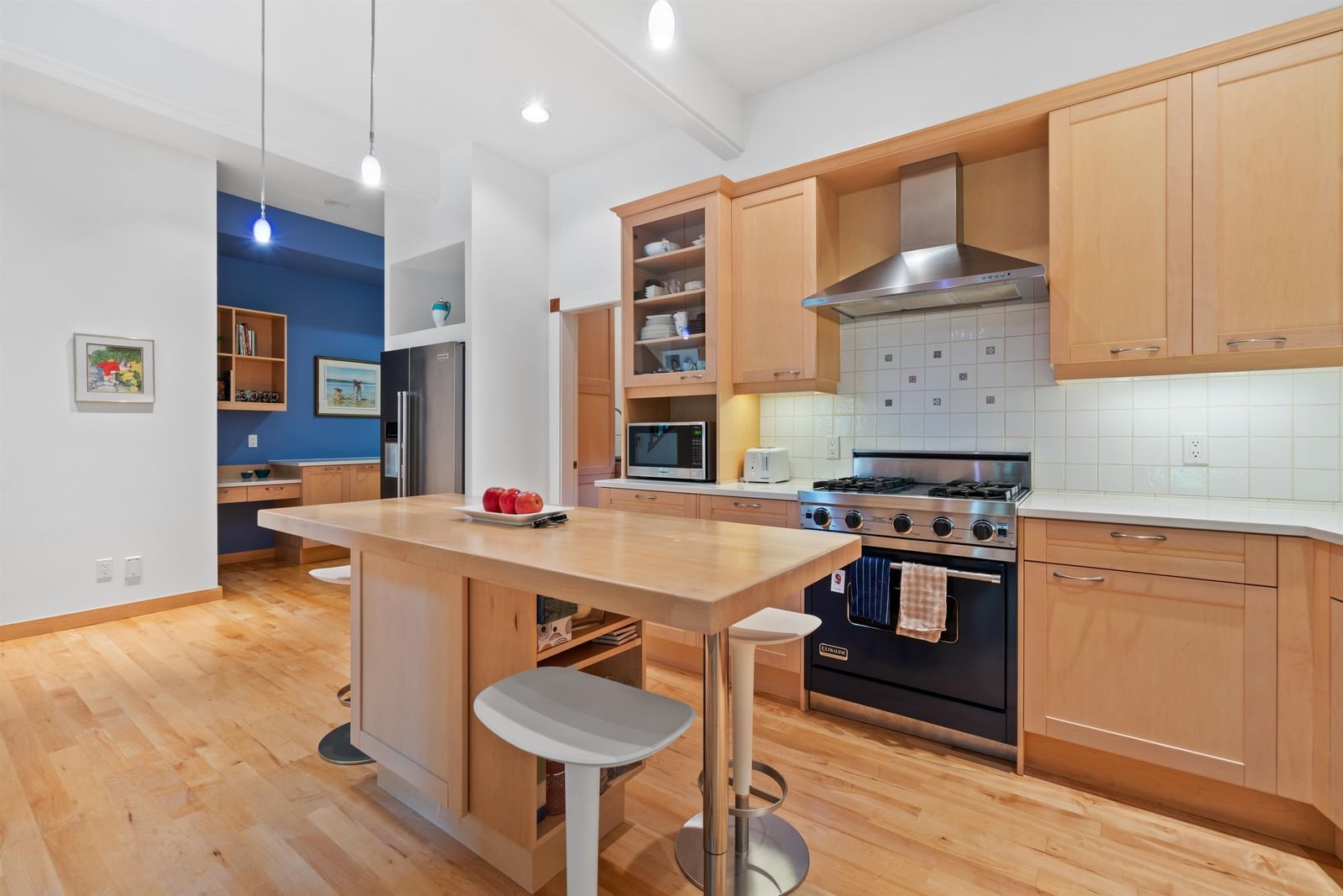 Listing Image 12