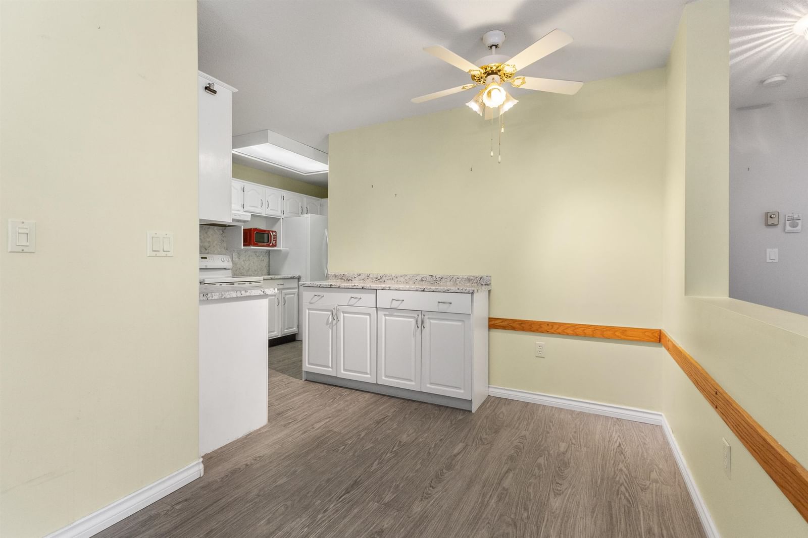 Listing Image 17