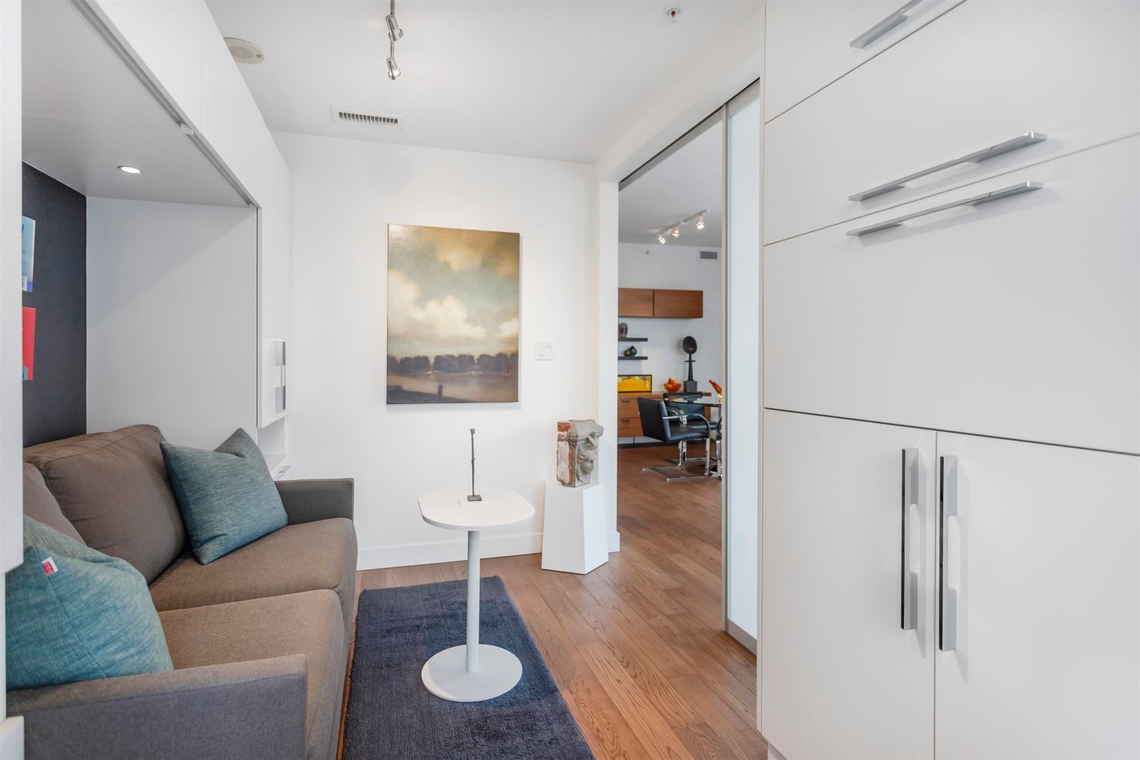 Listing Image 12