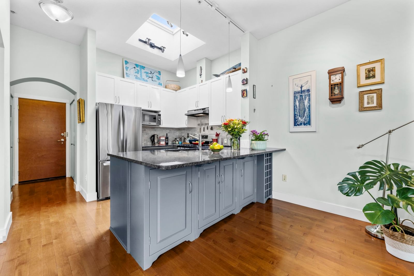 Listing Image 6