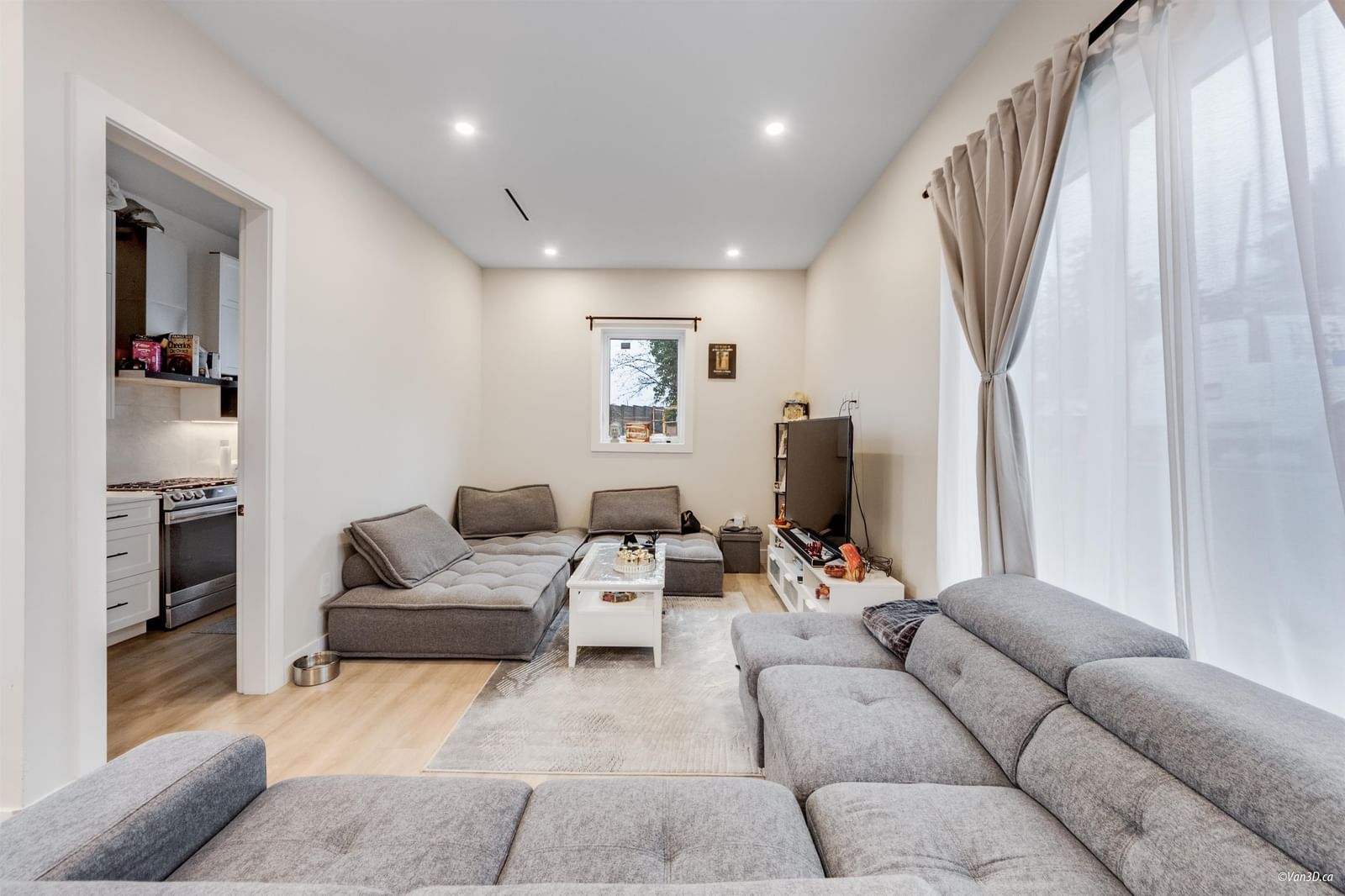 Listing Image 12
