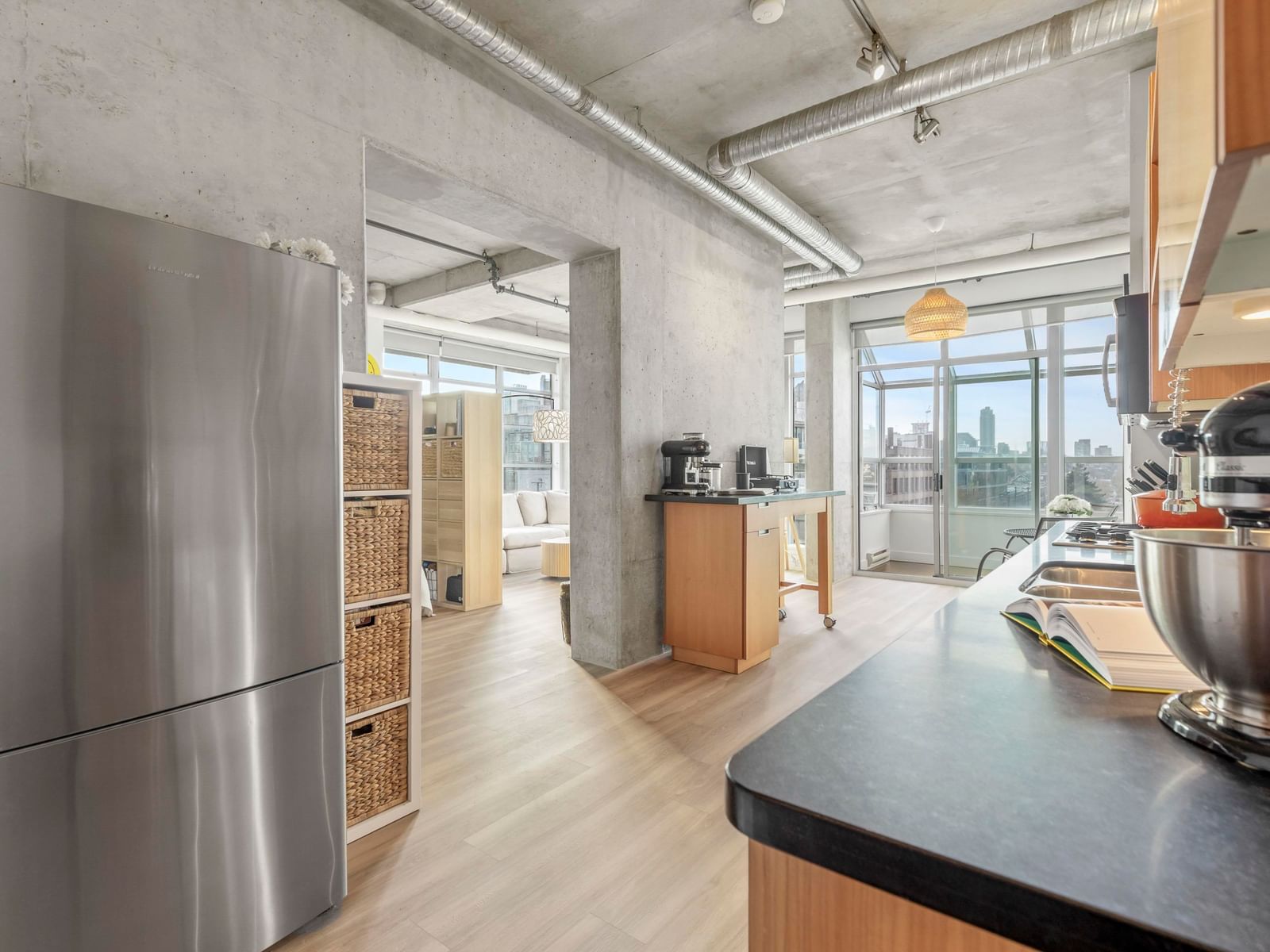 Listing Image 5
