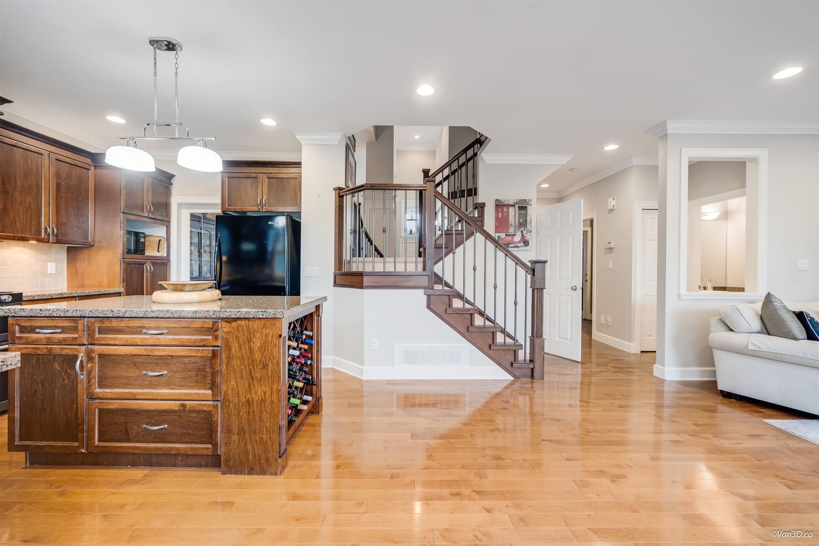 Listing Image 4