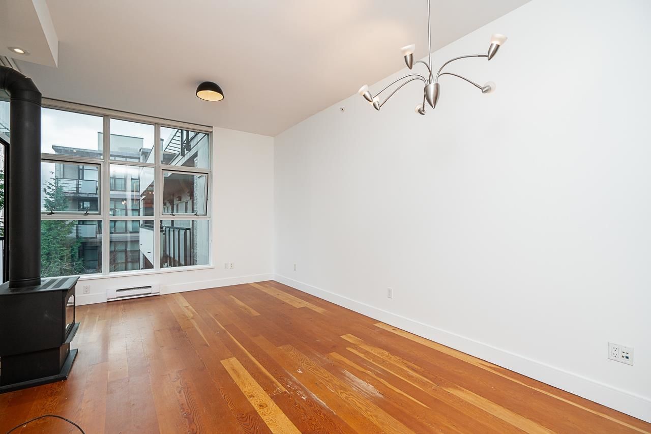 Listing Image 16