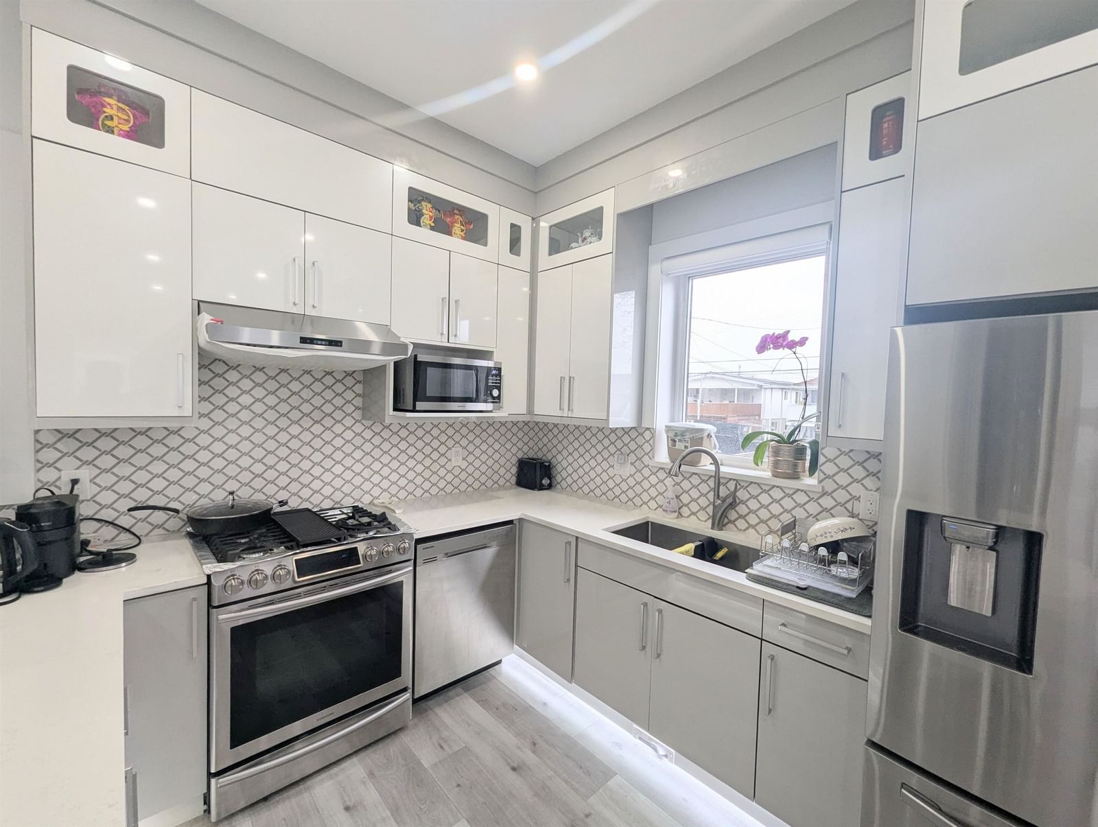 Listing Image 10