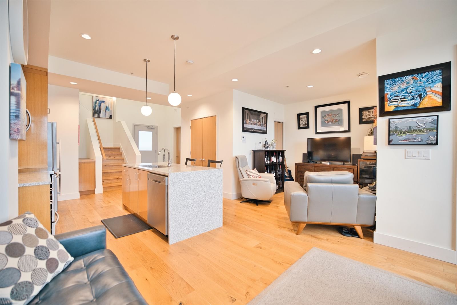 Listing Image 9