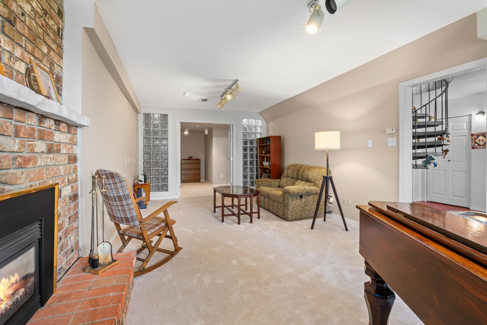Listing Image 23