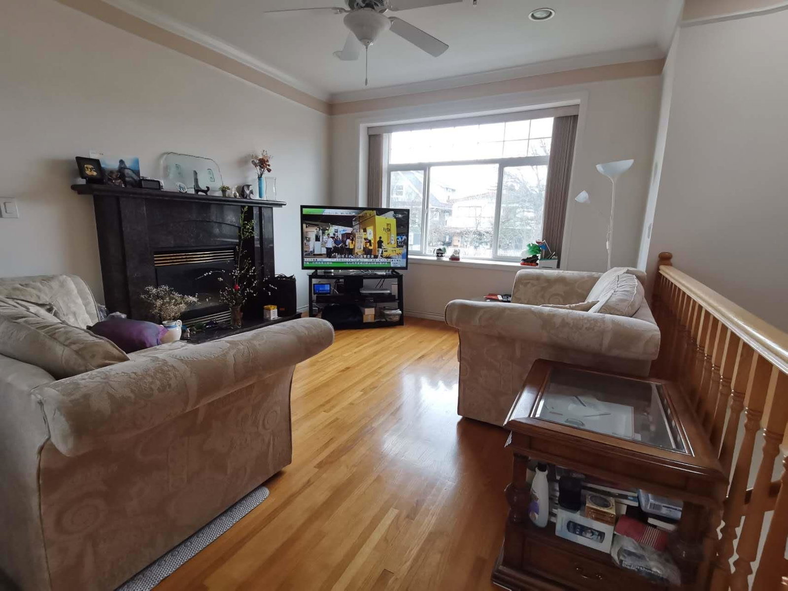 Listing Image 4