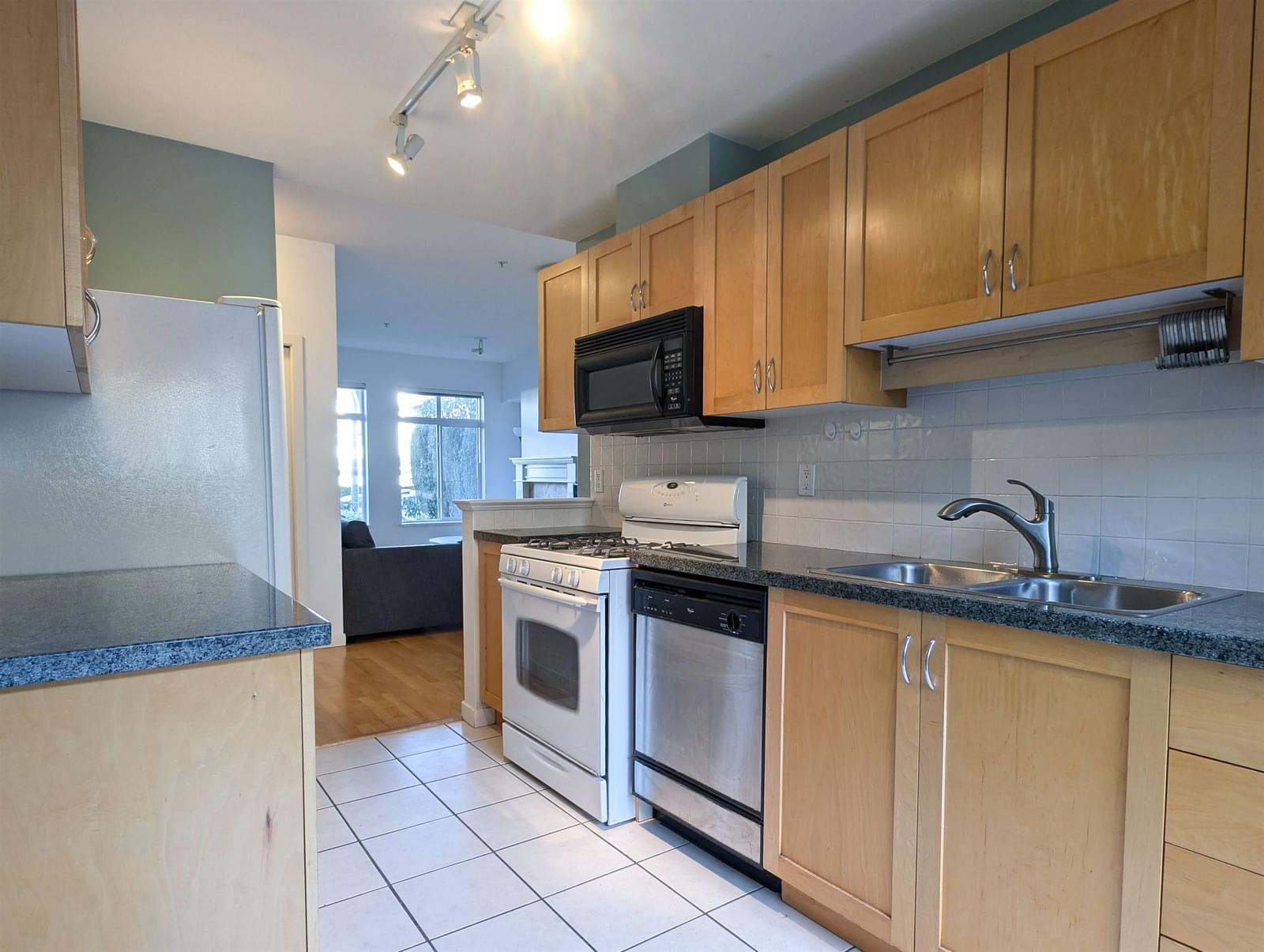 Listing Image 12