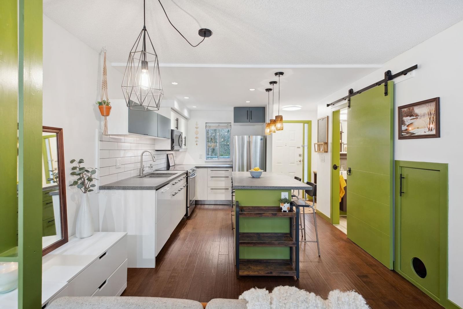 Listing Image 11