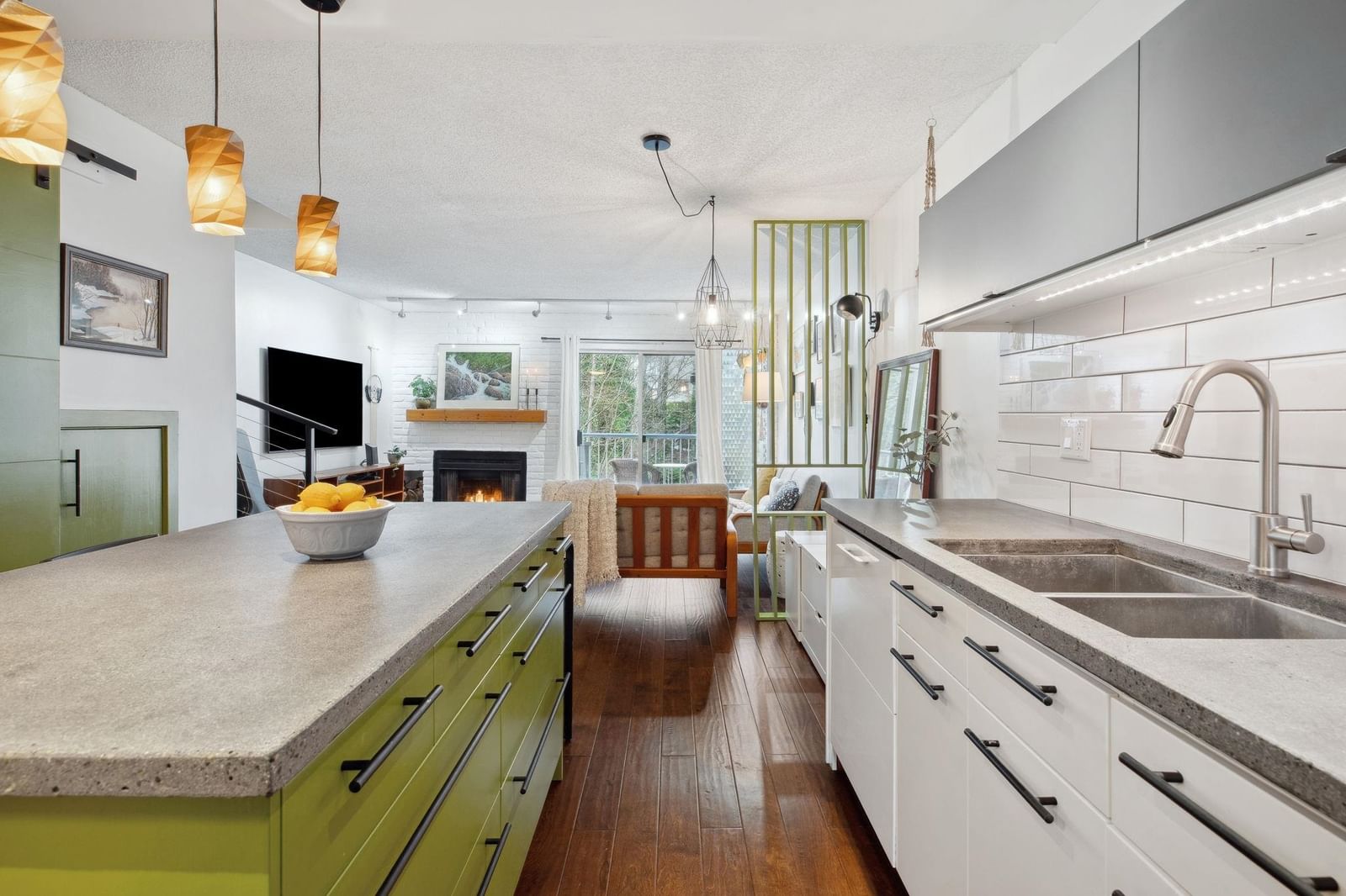 Listing Image 14