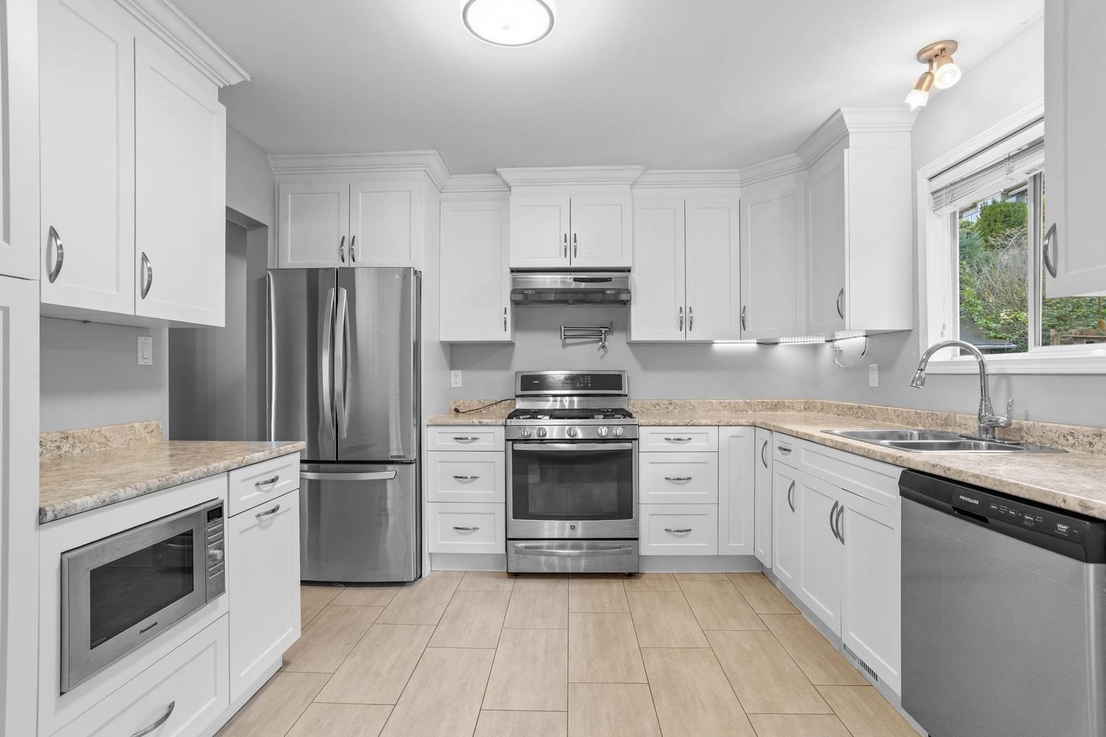 Listing Image 18