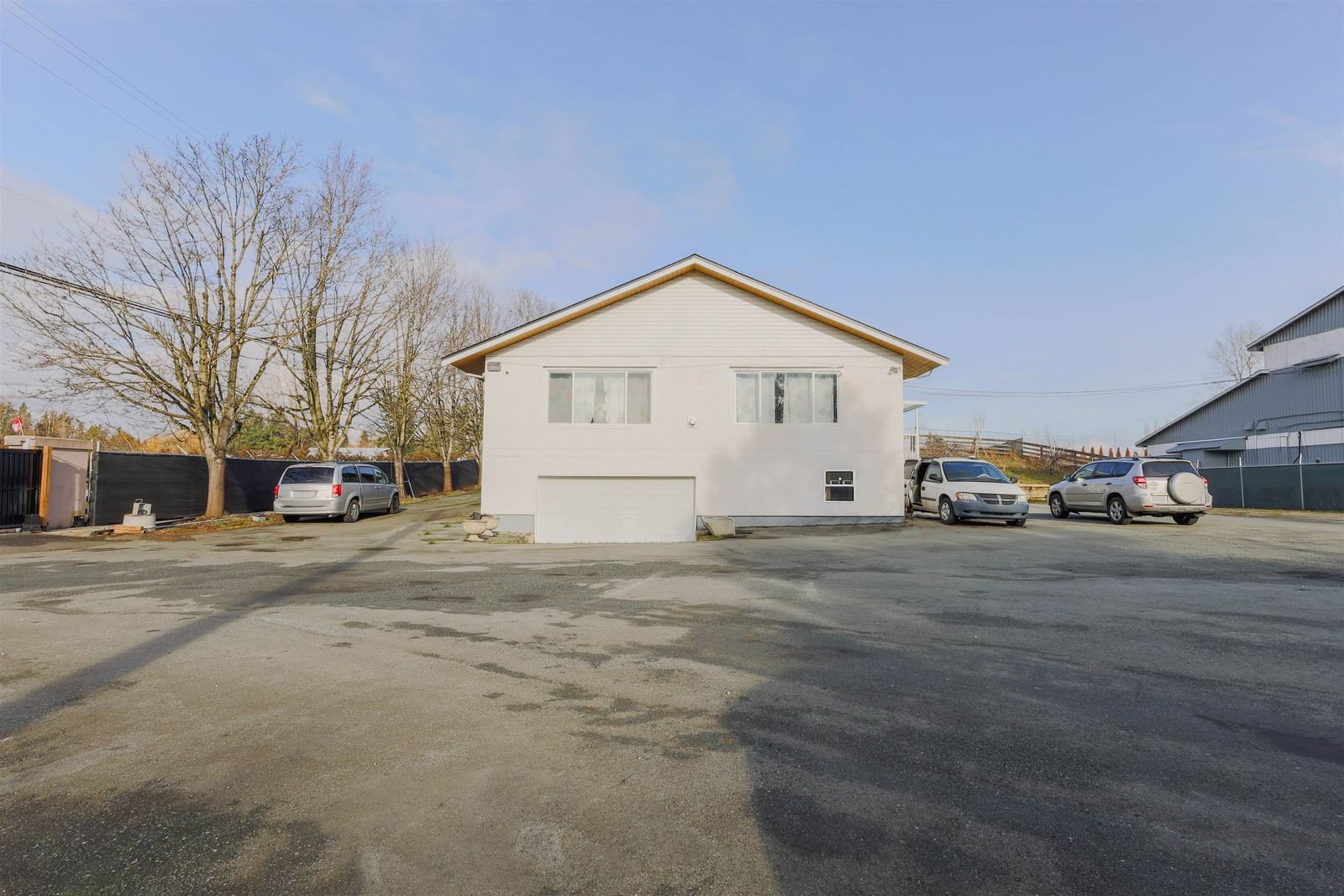 Listing Image 4