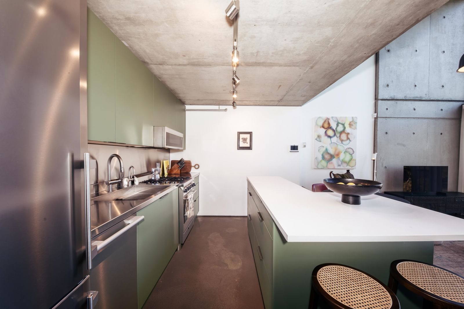 Listing Image 11