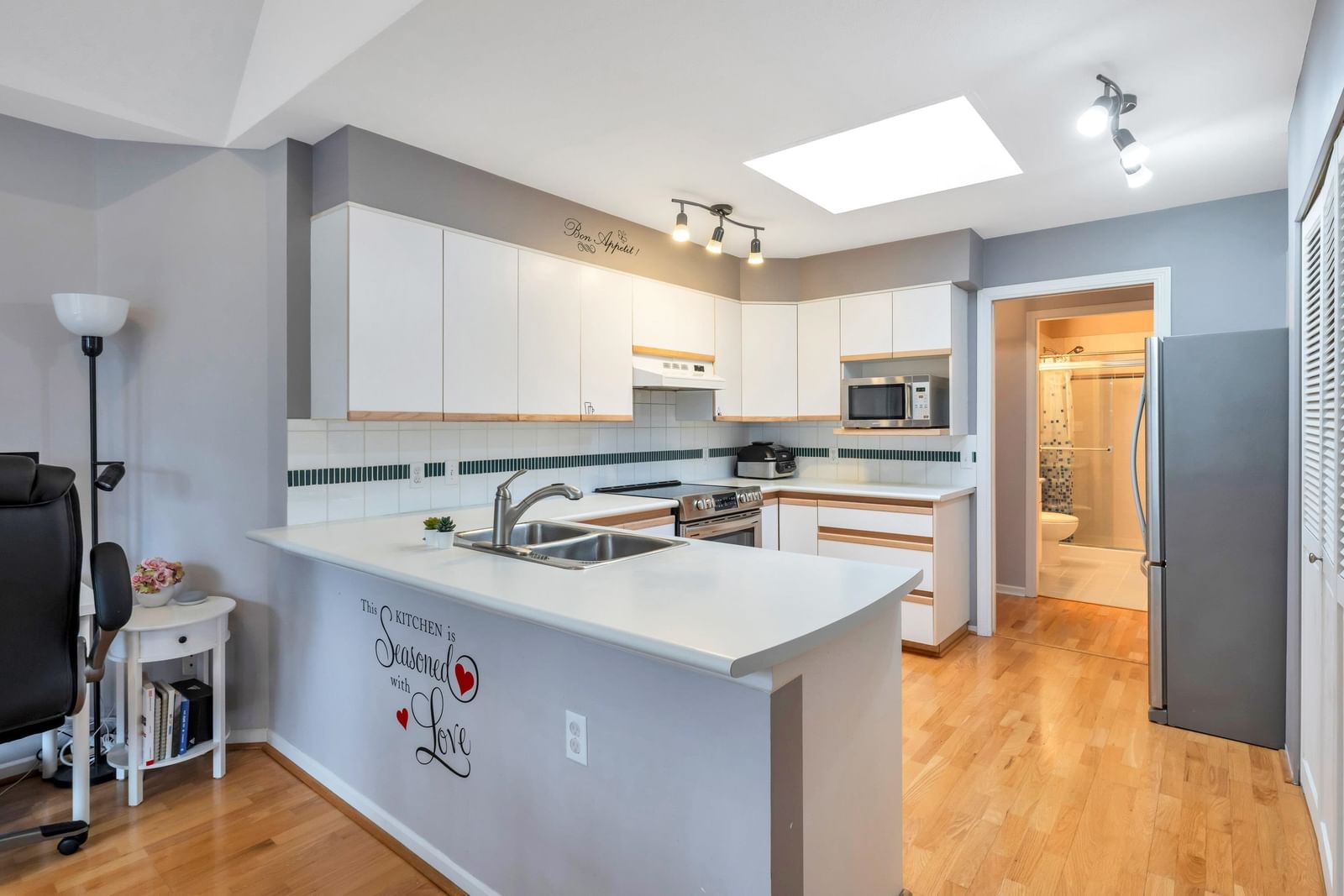 Listing Image 9