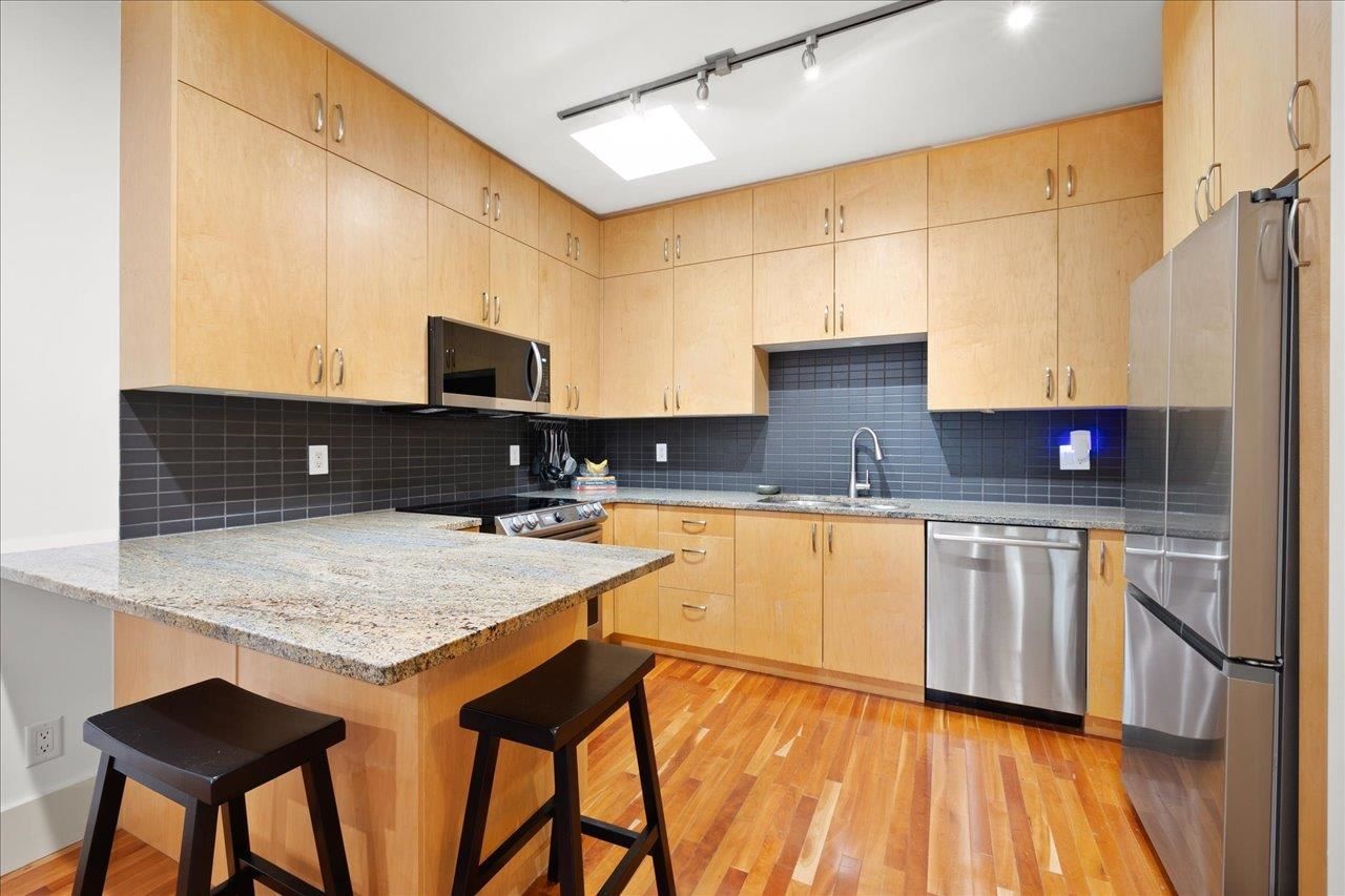 Listing Image 8