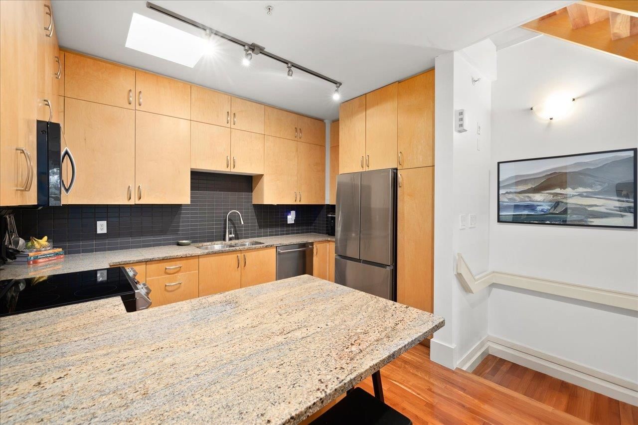 Listing Image 9