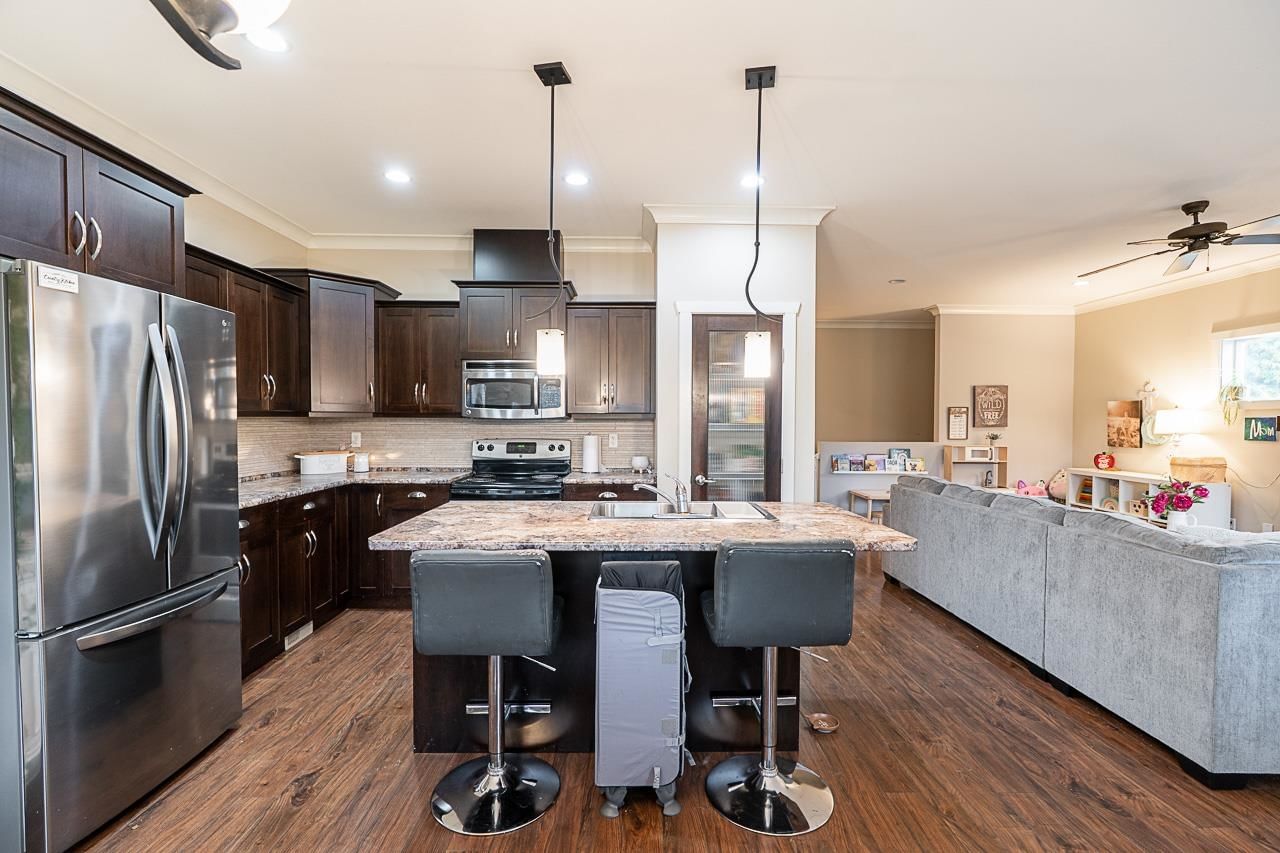 Listing Image 12