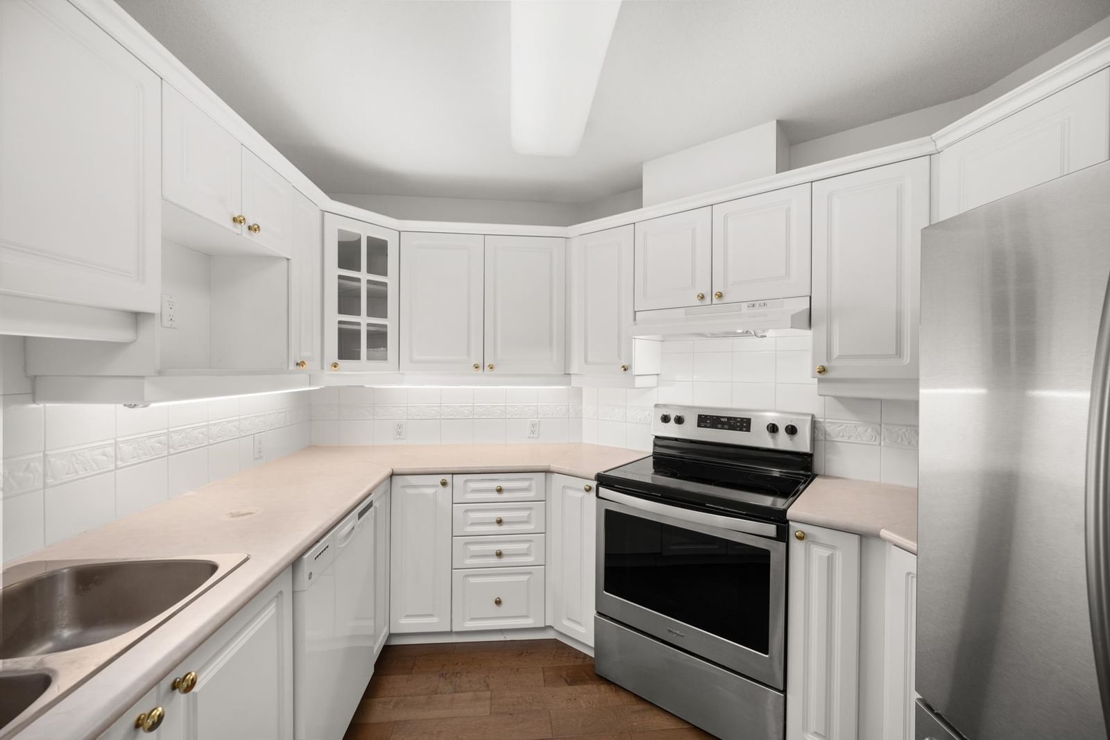 Listing Image 19