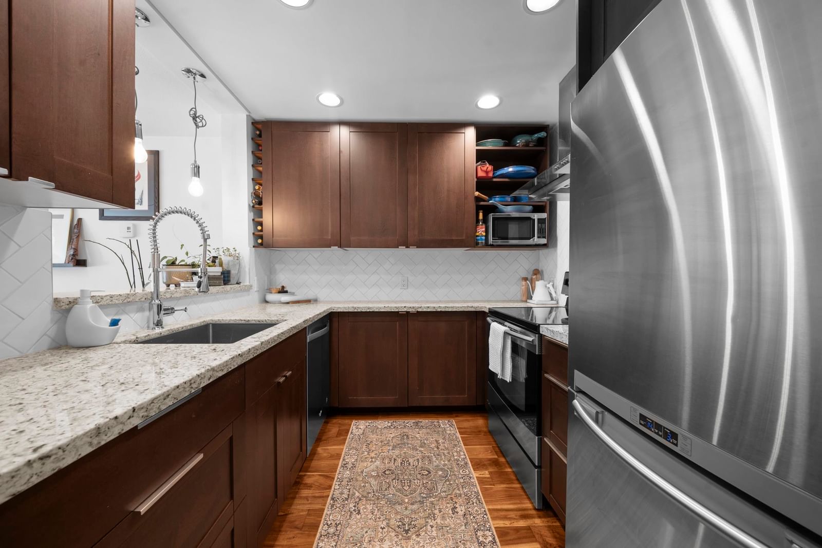 Listing Image 11