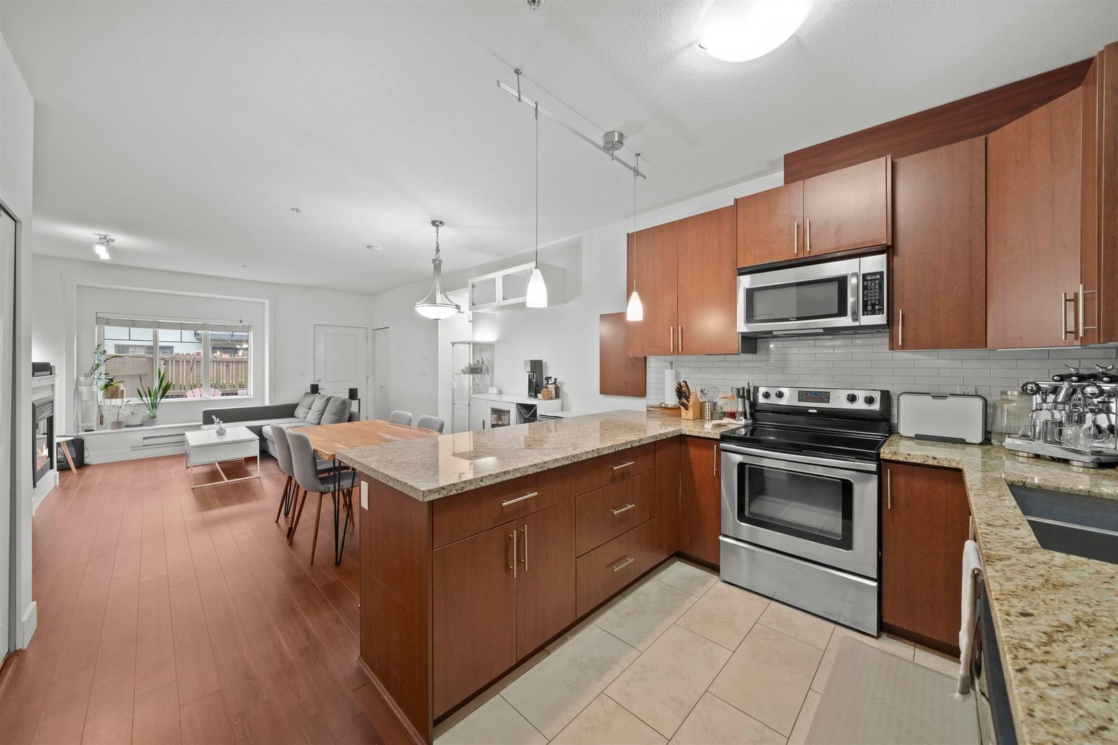 Listing Image 9