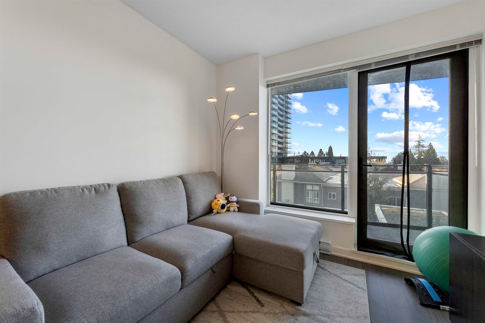 Listing Image 10