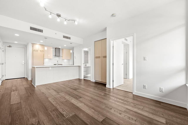 309 - 5077 Cambie Street