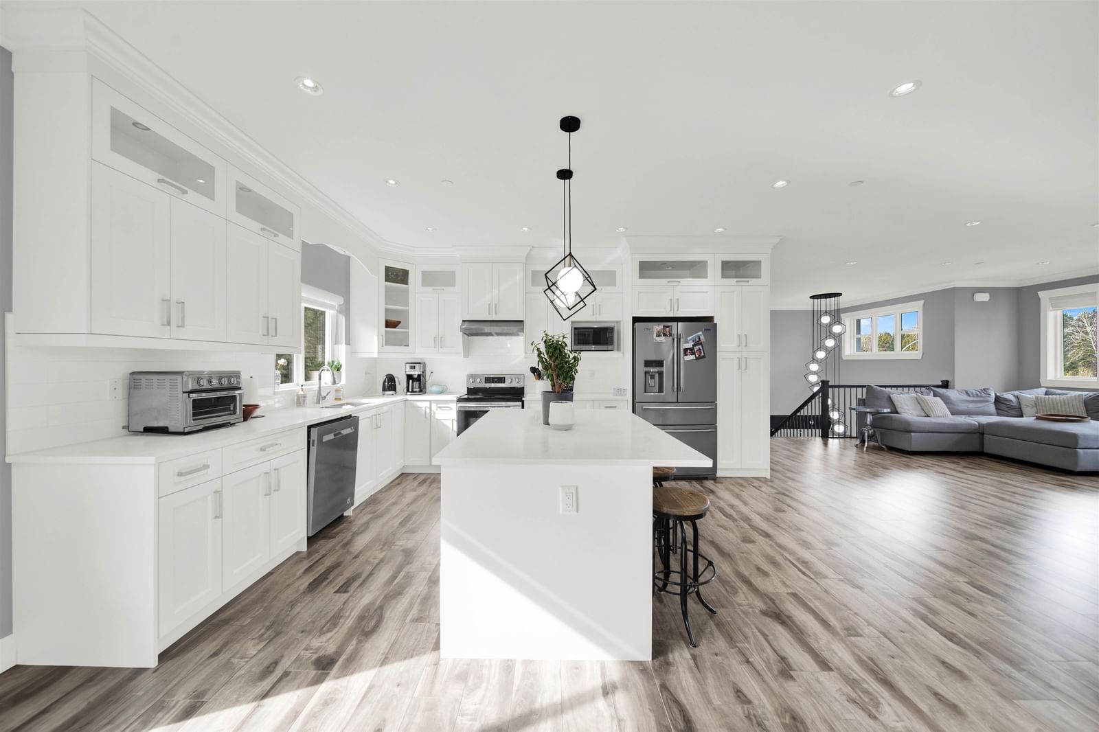 Listing Image 10