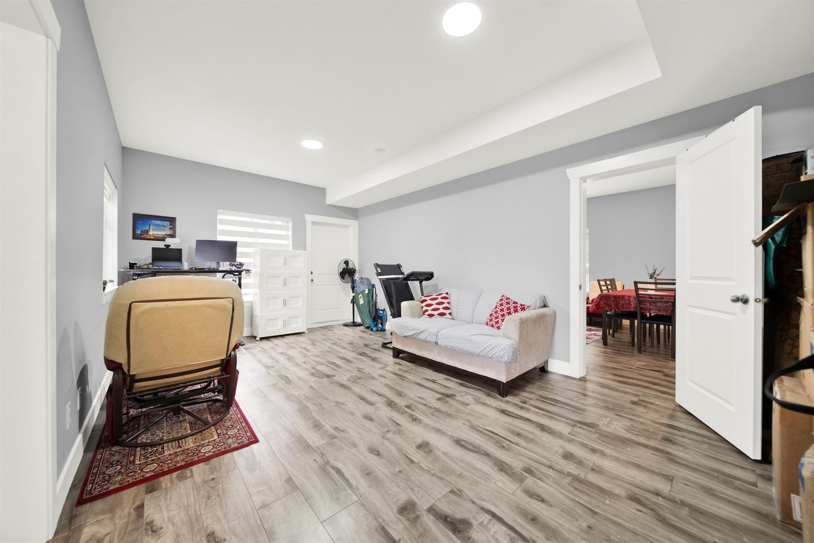 Listing Image 12
