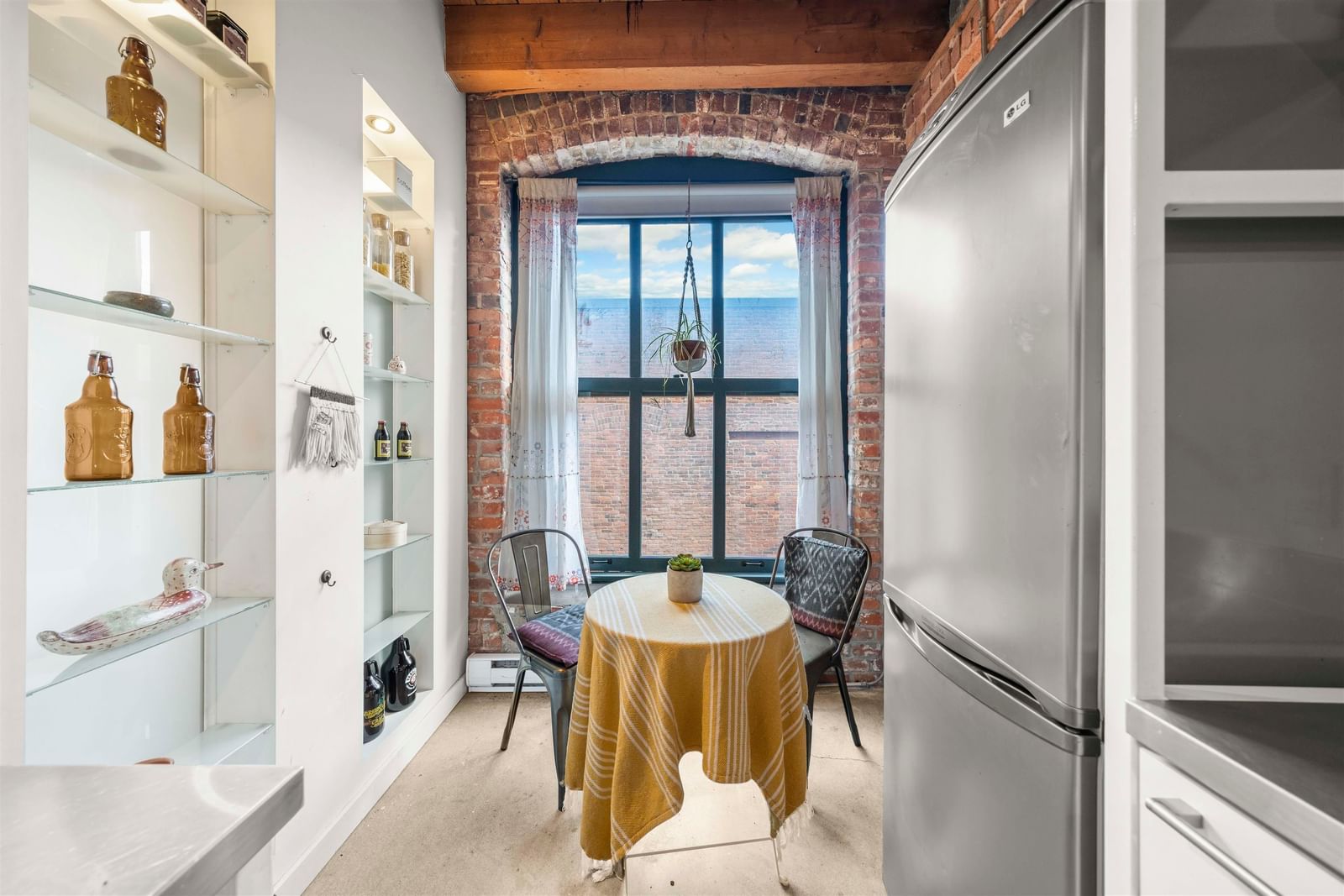 Listing Image 12