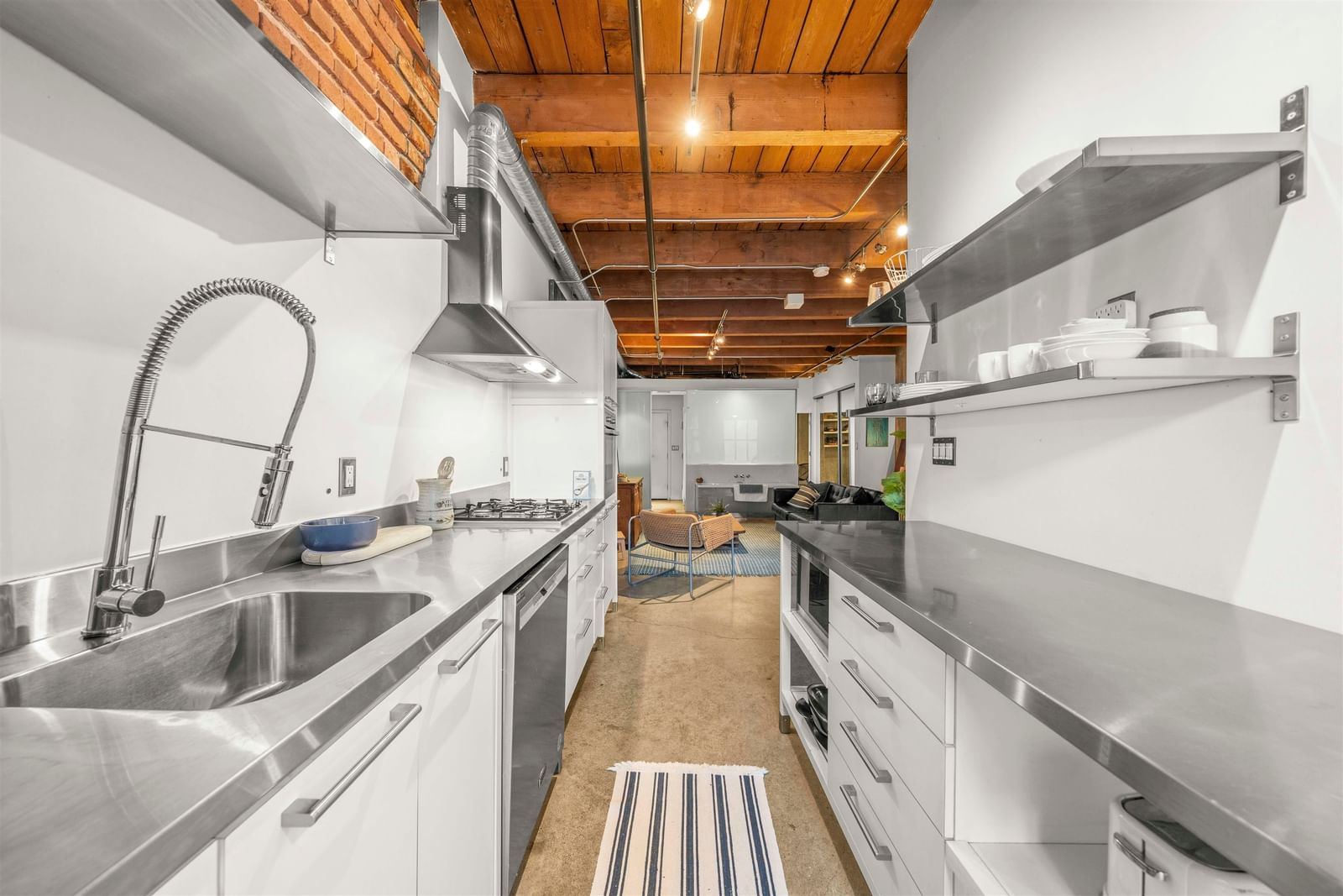 Listing Image 13