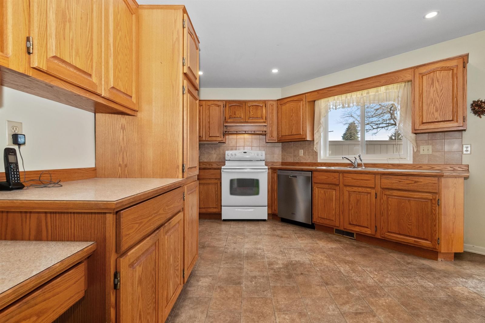 Listing Image 18