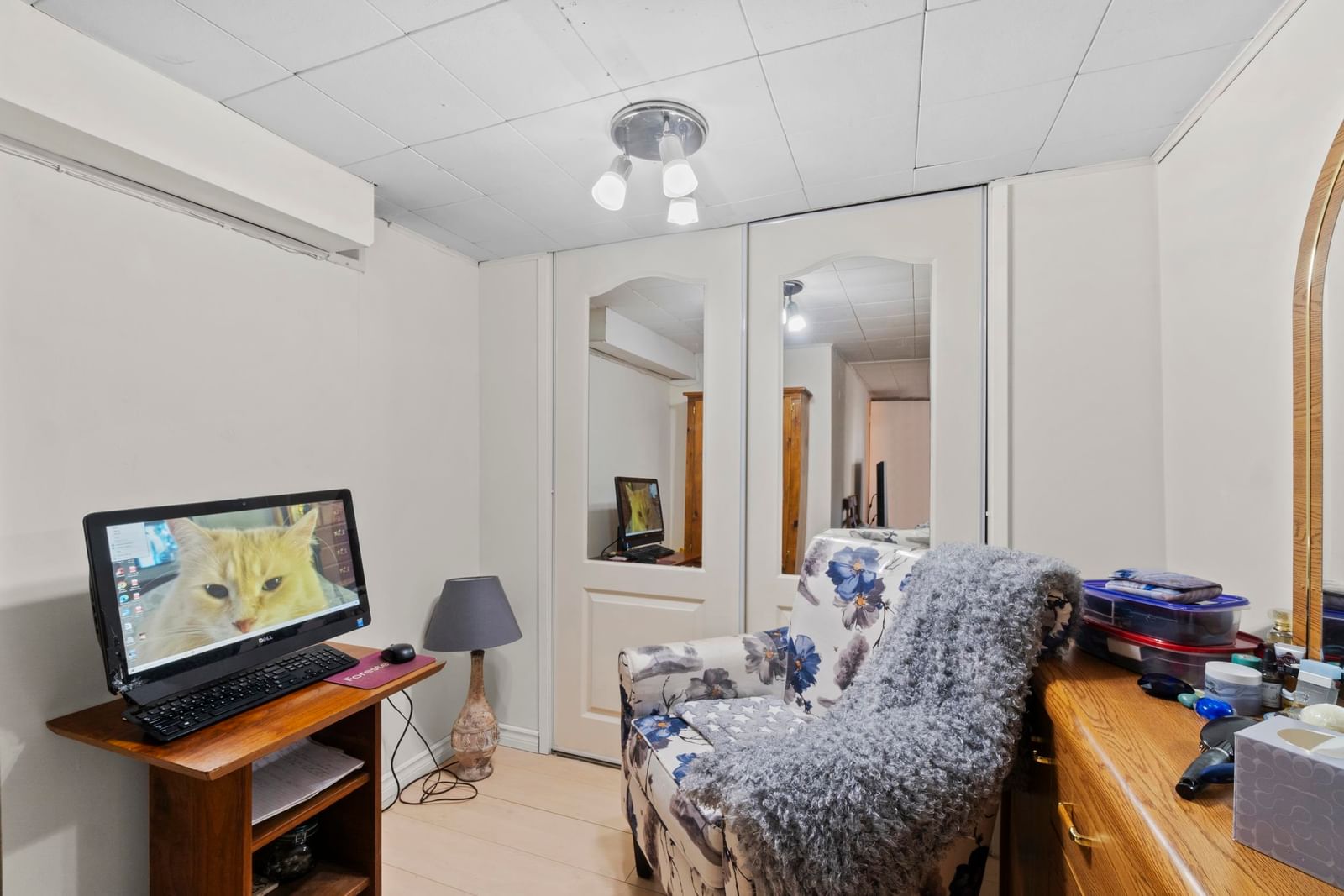 Listing Image 16
