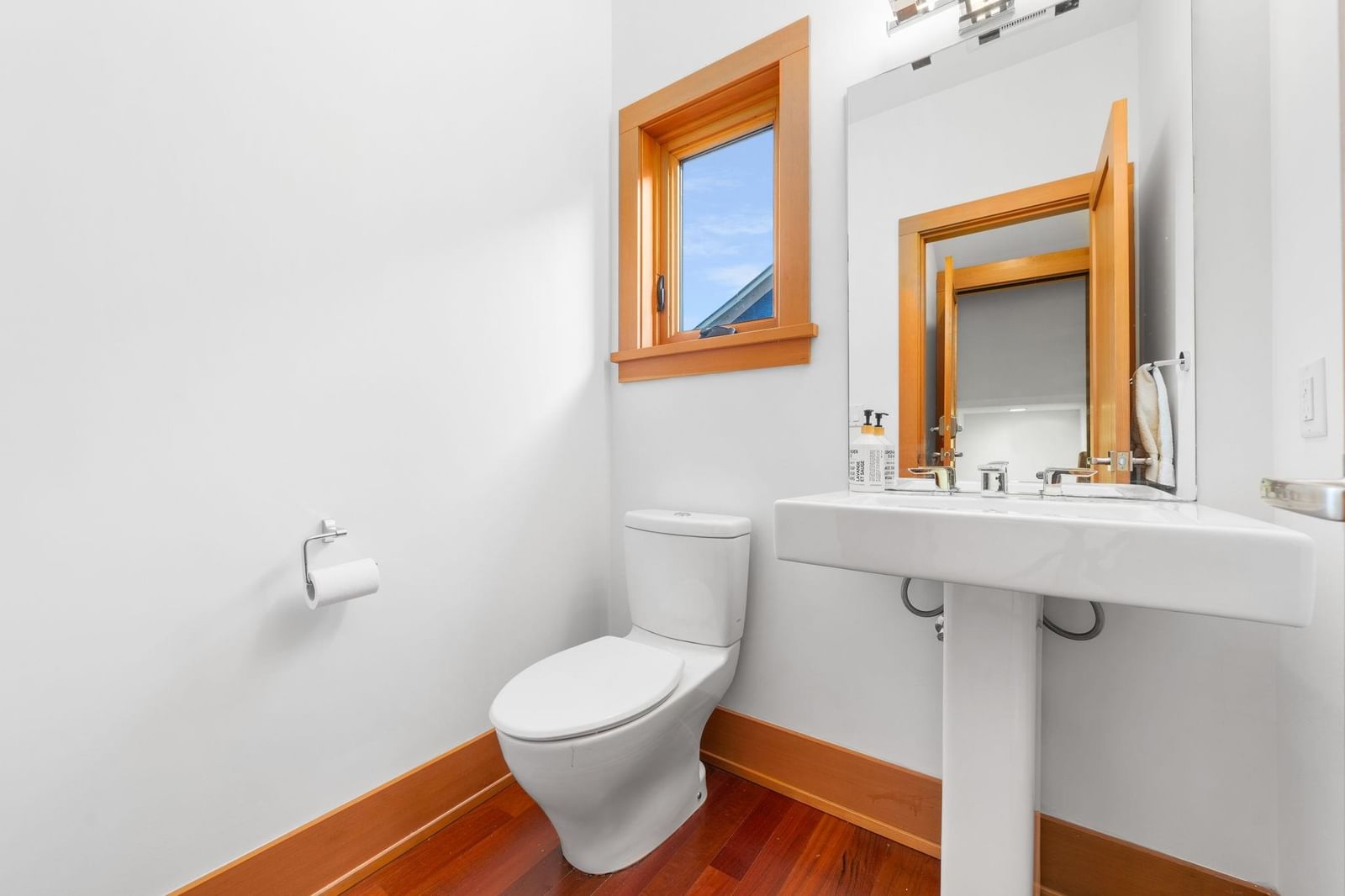 Listing Image 11