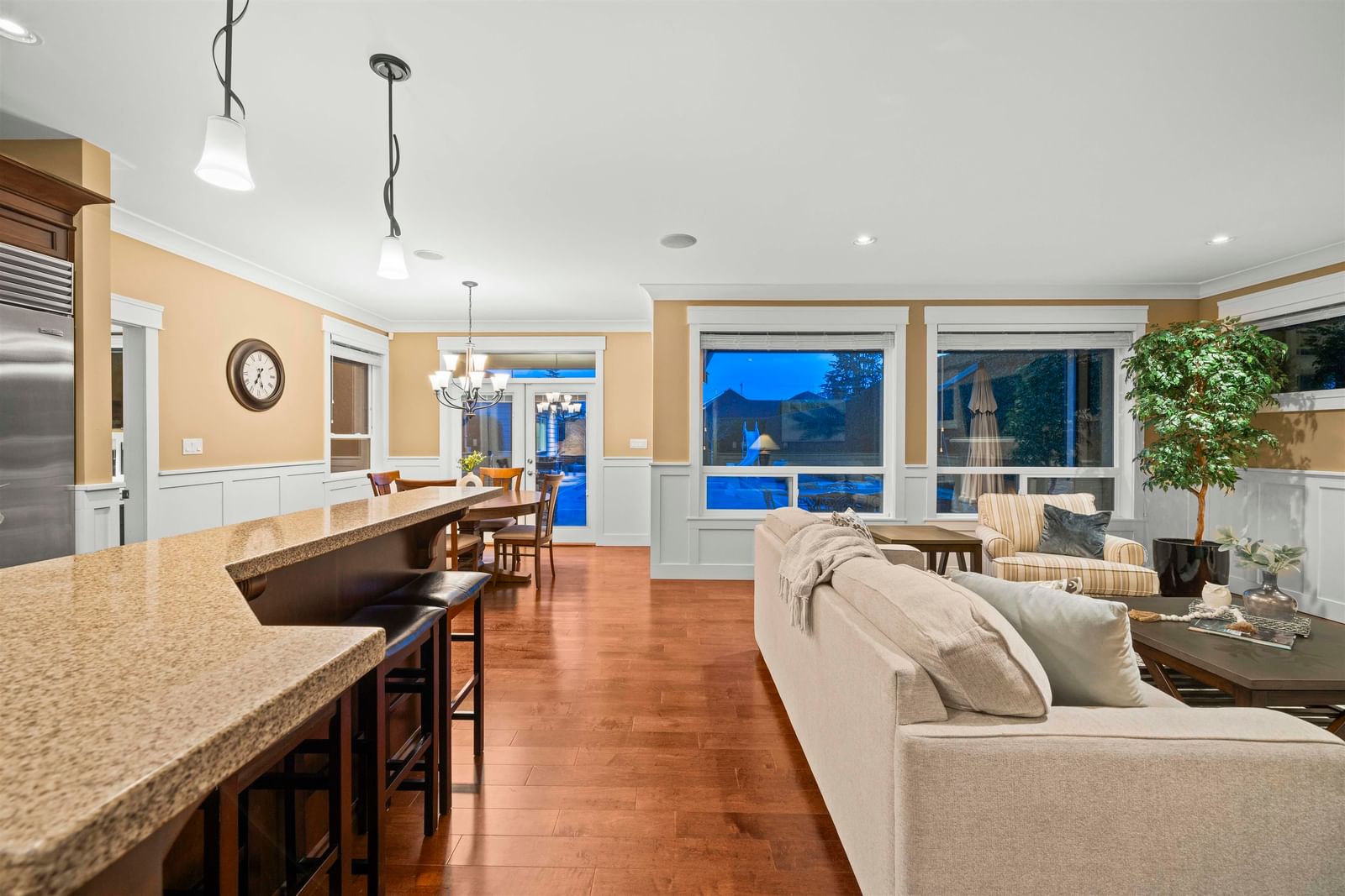 Listing Image 11