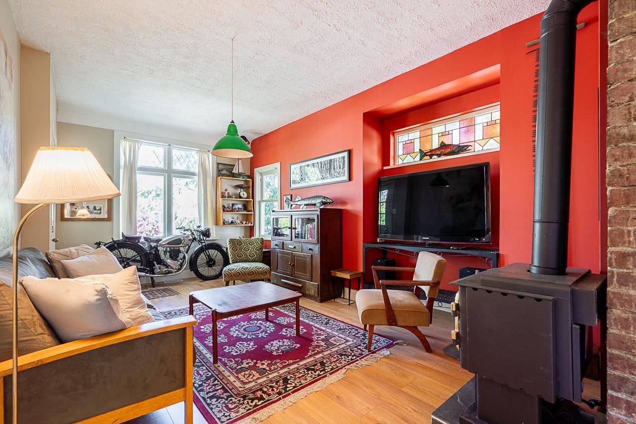 Listing Image 6