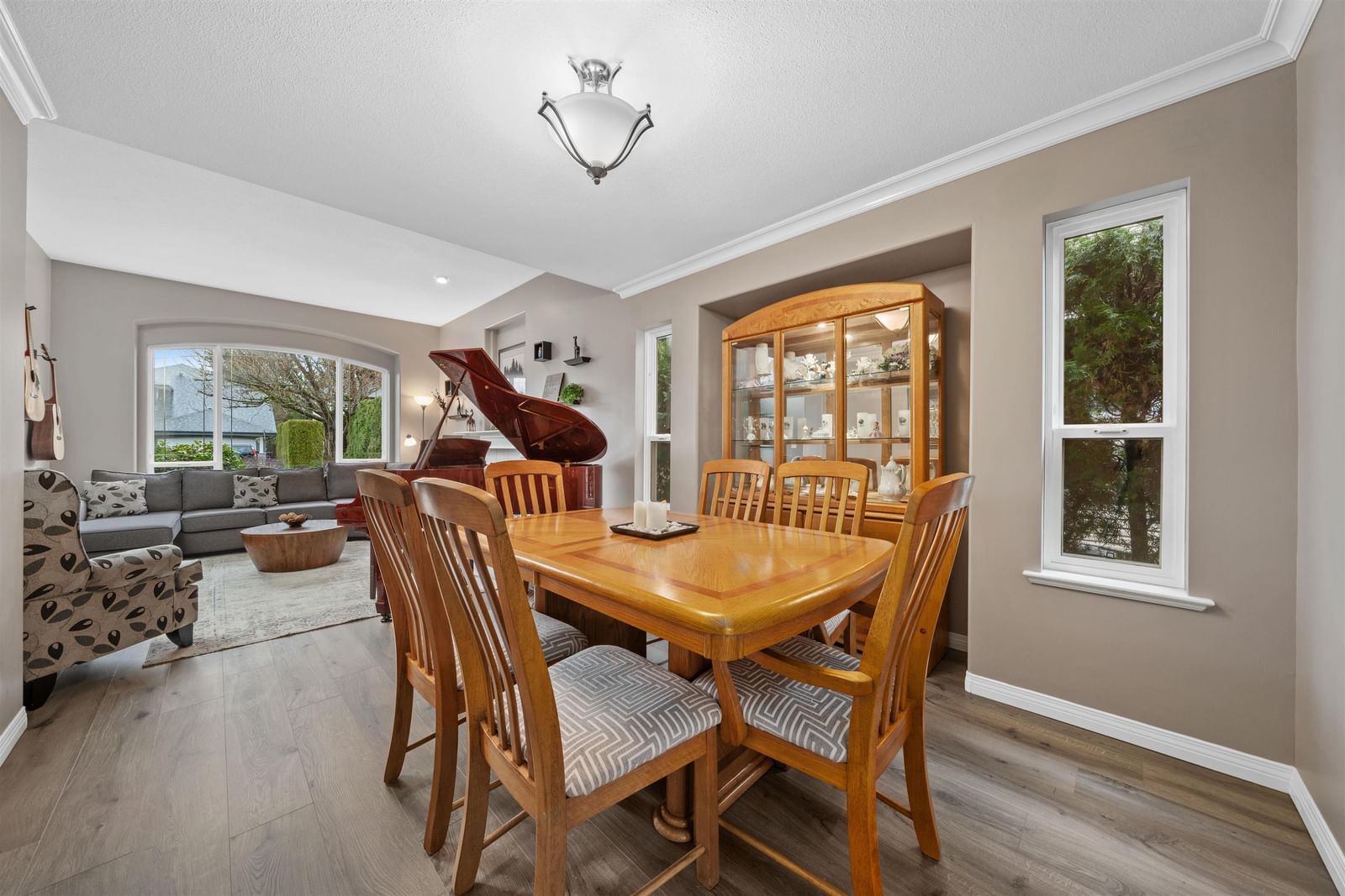 Listing Image 8