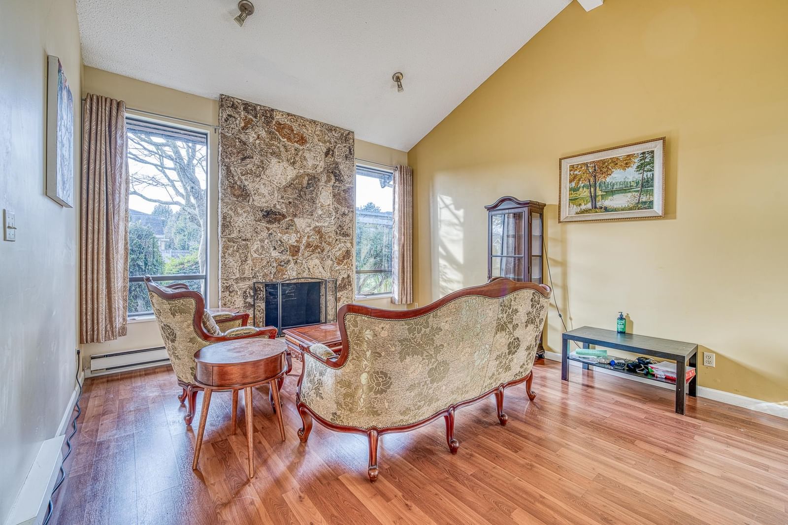 Listing Image 3