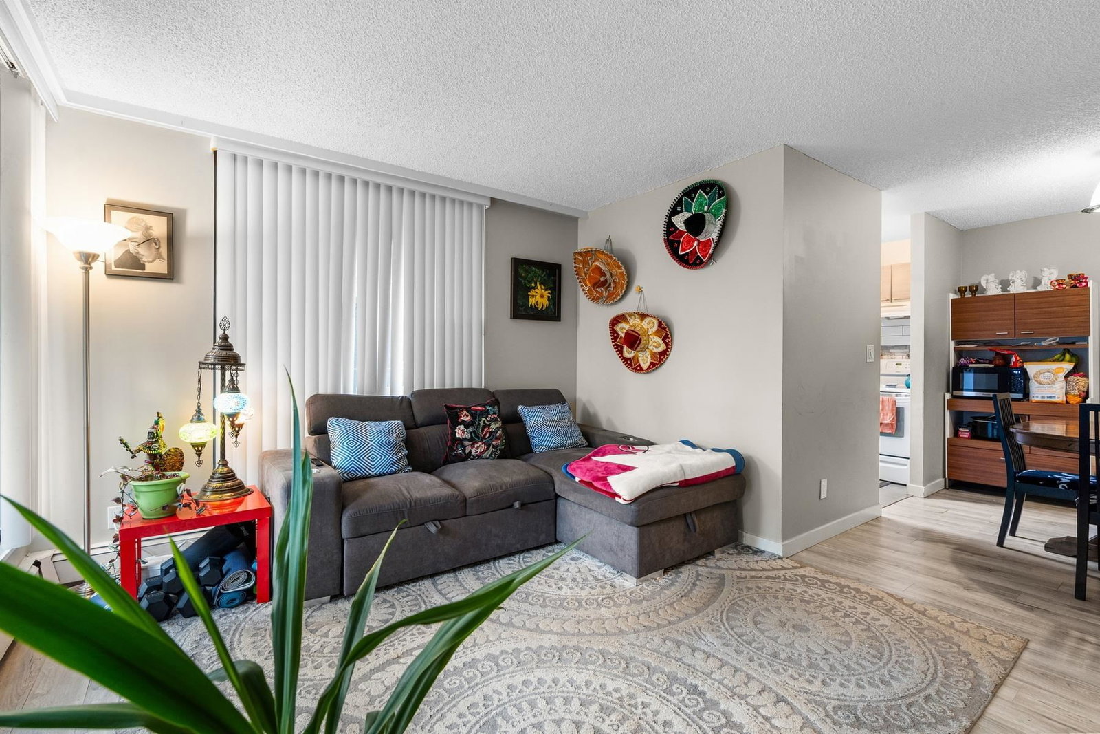 Listing Image 10