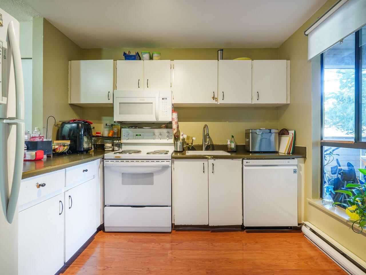 Listing Image 10