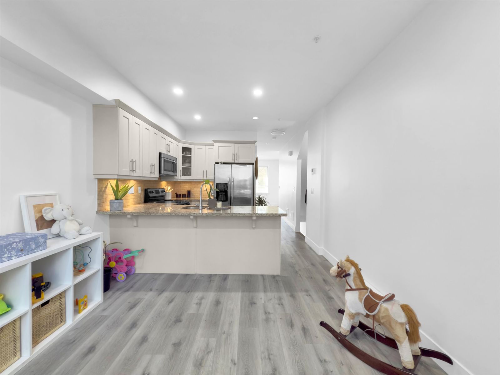 Listing Image 9