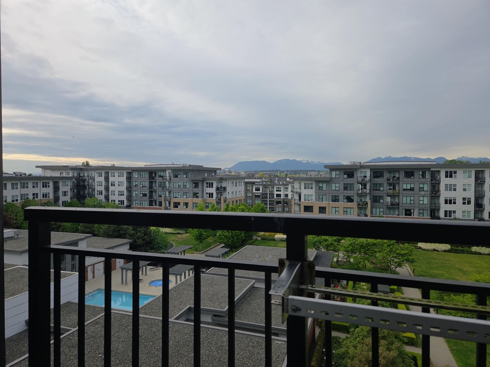 Listing Image 6