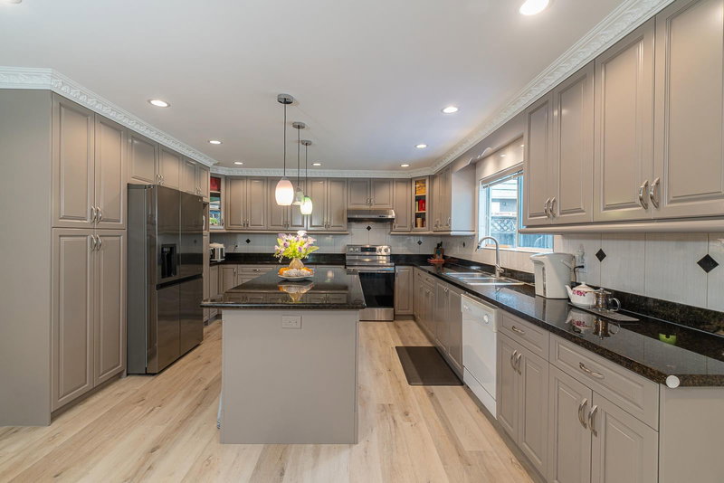 6169 Lochdale Street, Burnaby, V5B 2M6 | Image 3