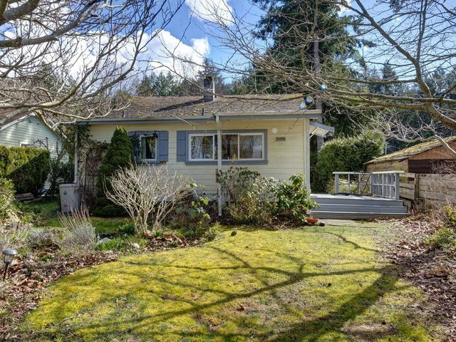 6003 Sechelt Inlet Road
