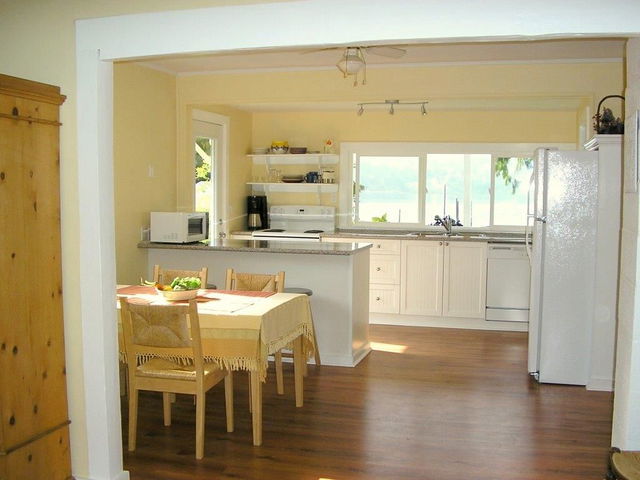 6003 Sechelt Inlet Road