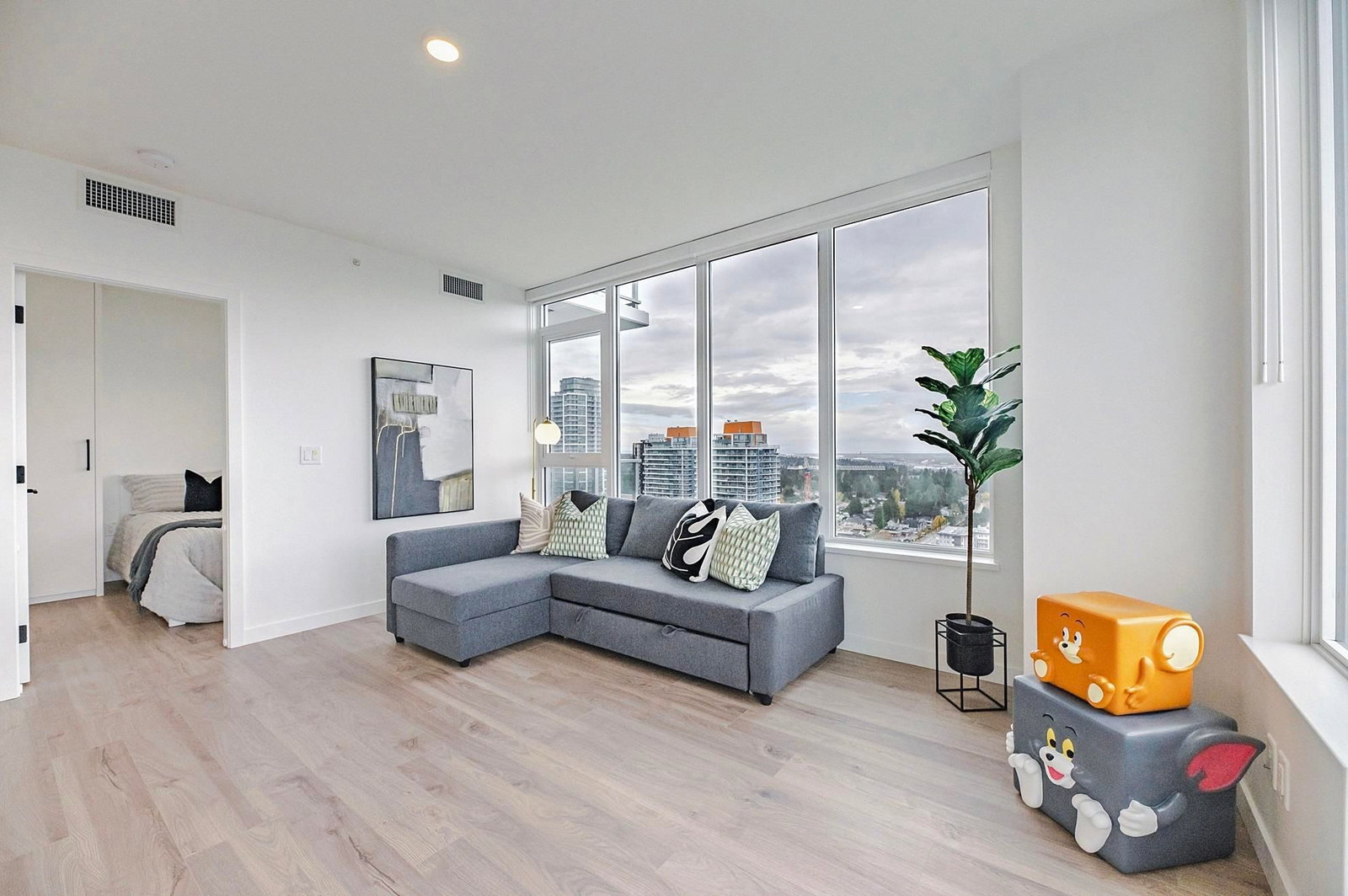 Listing Image 11